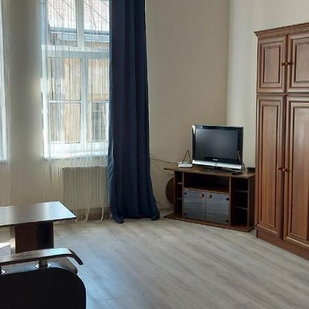 2 Bedroom Apartment On Tomashivskogo Street 7 Львов Экстерьер фото