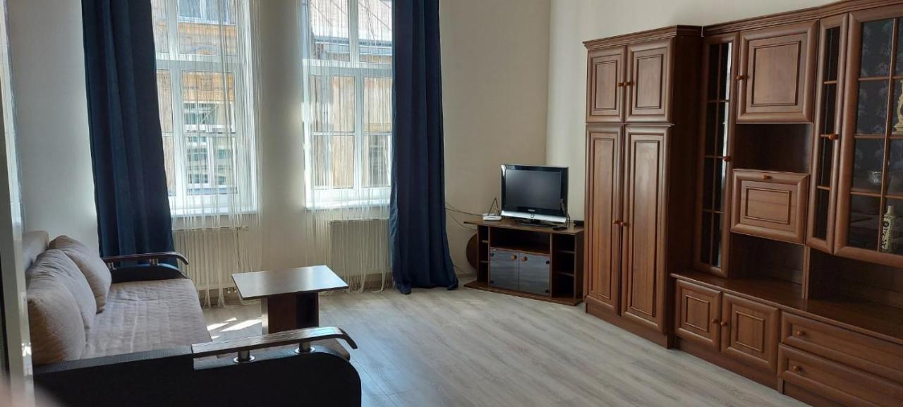 2 Bedroom Apartment On Tomashivskogo Street 7 Львов Экстерьер фото